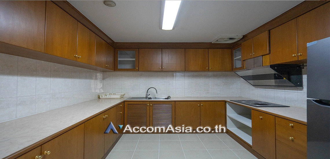 3 Bedrooms  Condominium For Rent in Sukhumvit, Bangkok  near BTS Phrom Phong (AA30795)