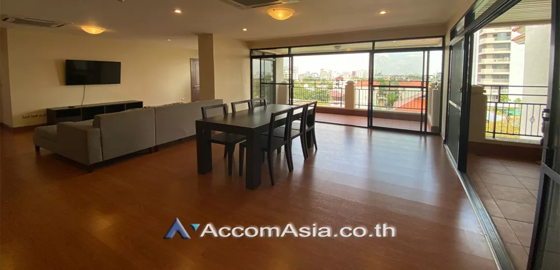 Pet friendly |  3 Bedrooms  Condominium For Rent in Sukhumvit, Bangkok  near BTS Ekkamai (AA30808)