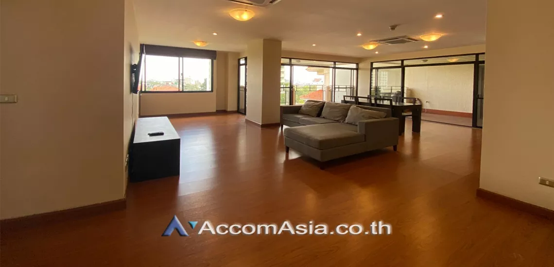 Pet friendly |  3 Bedrooms  Condominium For Rent in Sukhumvit, Bangkok  near BTS Ekkamai (AA30808)