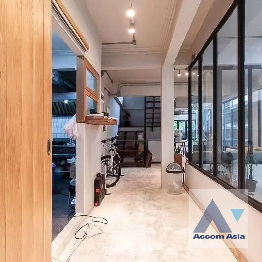 Home Office |  3 Bedrooms  Townhouse For Rent in Sathorn, Bangkok  near BTS Chong Nonsi (AA30861)