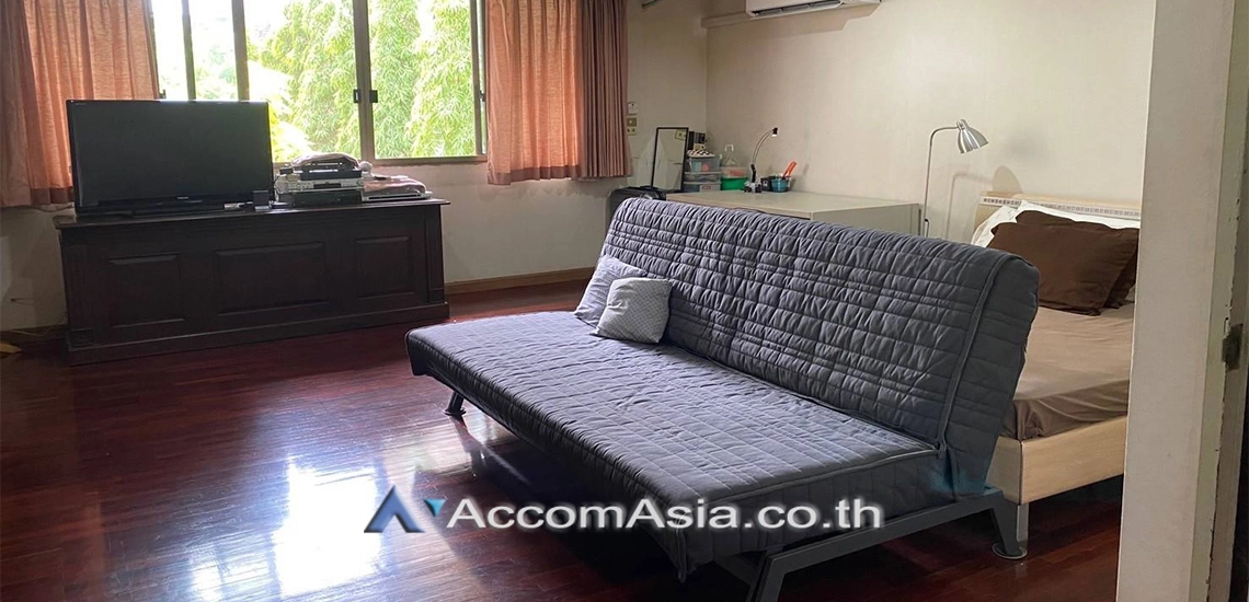 Home Office |  4 Bedrooms  Townhouse For Rent & Sale in Sukhumvit, Bangkok  near BTS Thong Lo (AA30874)