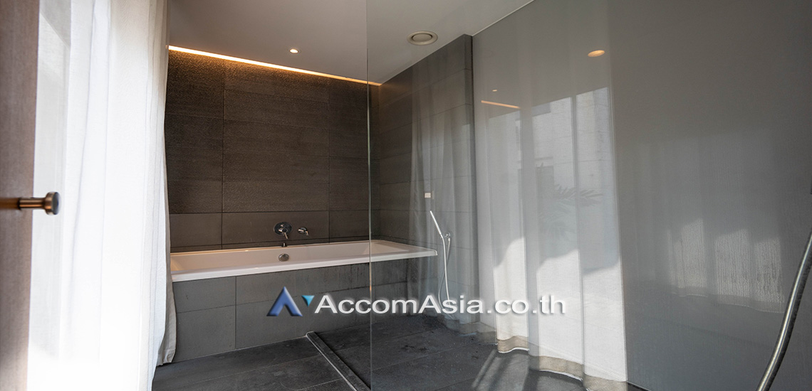 33  4 br House For Rent in Sukhumvit ,Bangkok BTS Phrom Phong AA30881