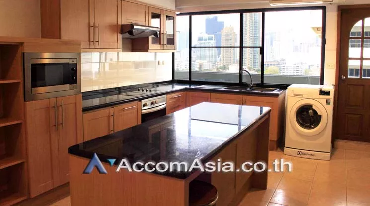 Pet friendly |  4 Bedrooms  Apartment For Rent in Sukhumvit, Bangkok  near BTS Phrom Phong (AA30887)