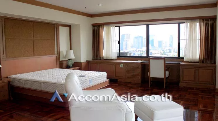 Pet friendly |  4 Bedrooms  Apartment For Rent in Sukhumvit, Bangkok  near BTS Phrom Phong (AA30887)