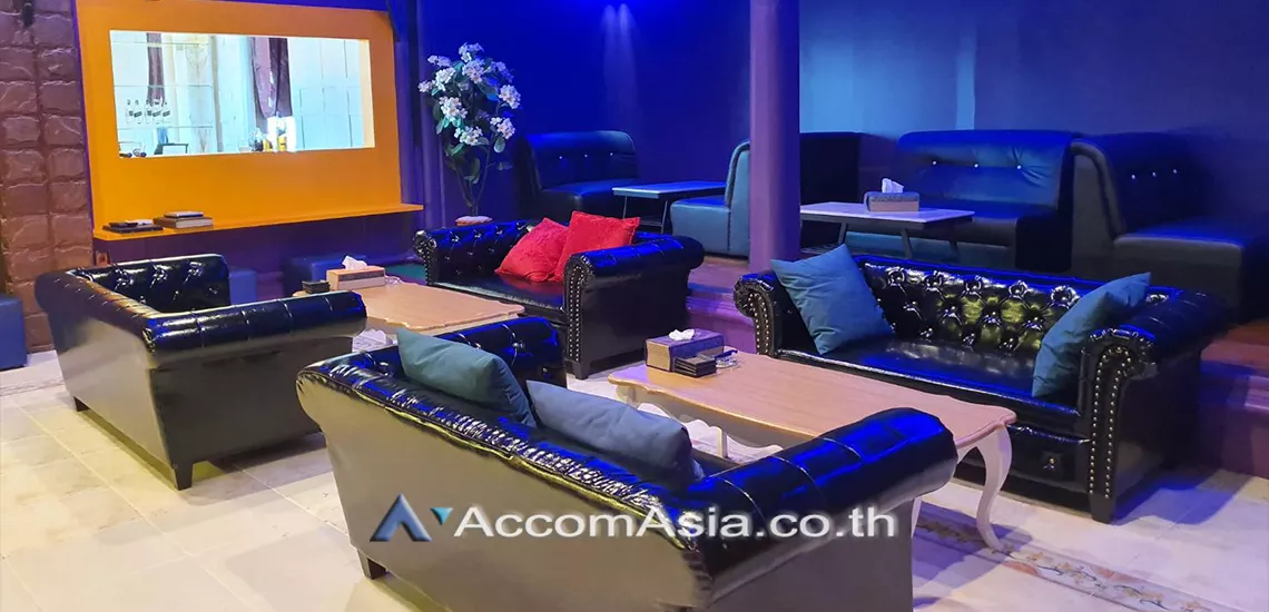  2  Retail / Showroom For Rent in Sukhumvit ,Bangkok BTS Thong Lo AA30905