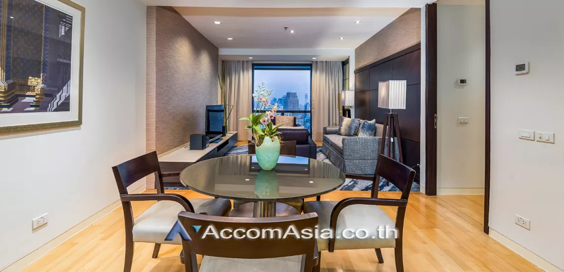  2 Bedrooms  Apartment For Rent in Sukhumvit, Bangkok  near BTS Phrom Phong (AA30937)