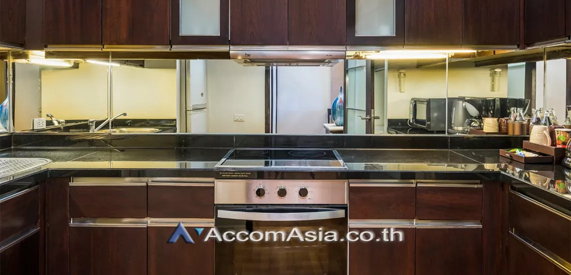  2 Bedrooms  Apartment For Rent in Sukhumvit, Bangkok  near BTS Phrom Phong (AA30937)