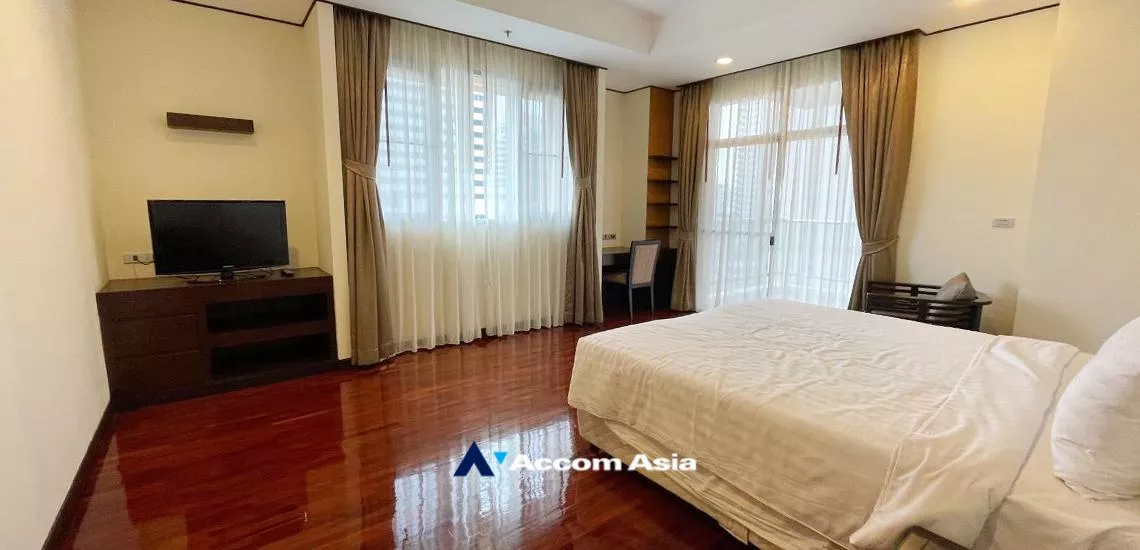 Pet friendly |  3 Bedrooms  Apartment For Rent in Sukhumvit, Bangkok  near BTS Asok - MRT Sukhumvit (AA30947)