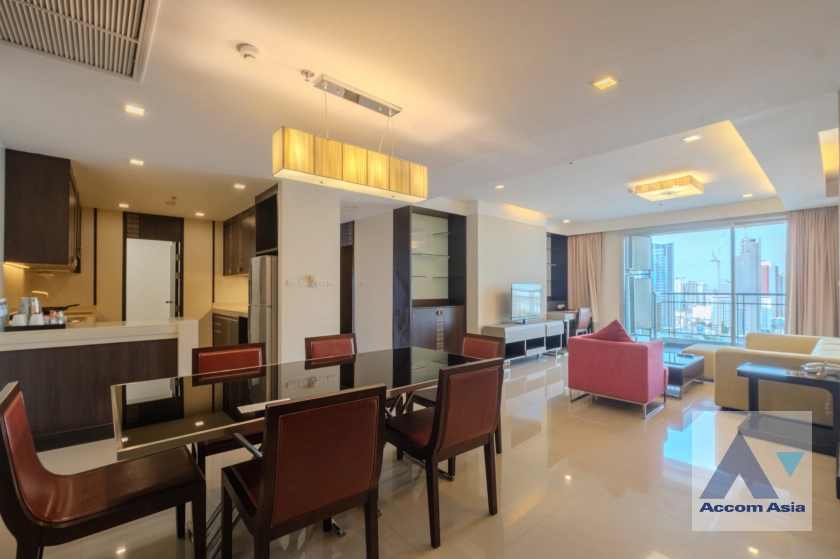  3 Bedrooms  Apartment For Rent in Sukhumvit, Bangkok  near BTS Ekkamai (AA30970)