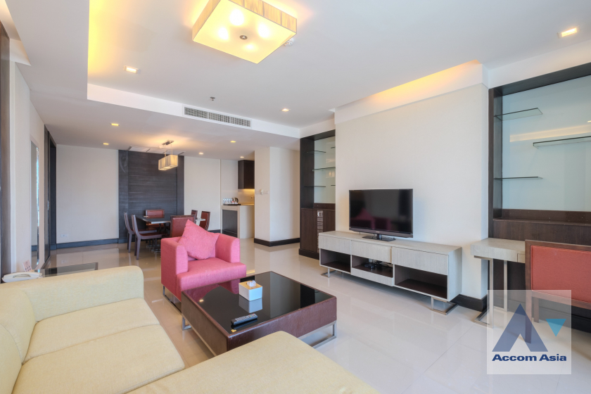  3 Bedrooms  Apartment For Rent in Sukhumvit, Bangkok  near BTS Ekkamai (AA30970)
