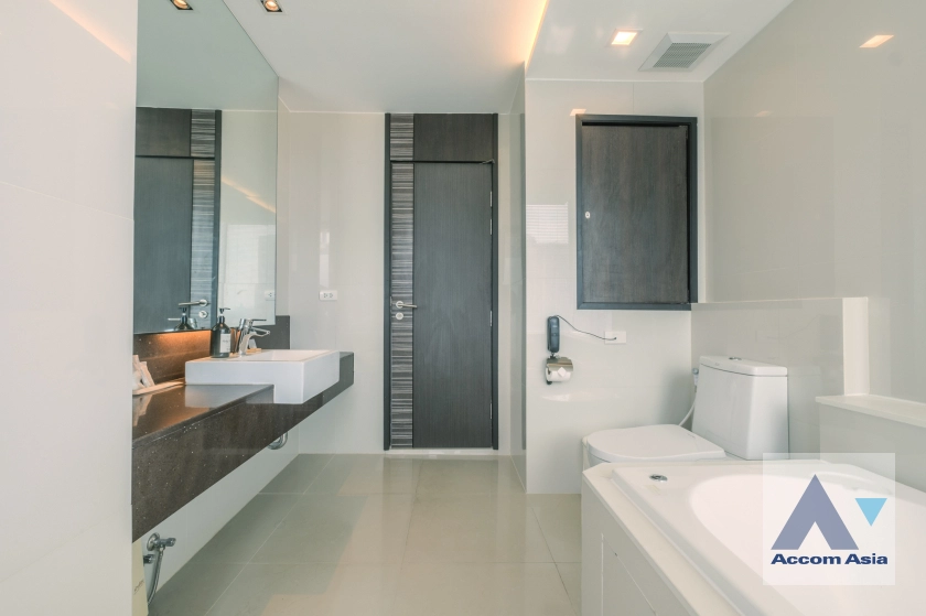 12  3 br Apartment For Rent in Sukhumvit ,Bangkok BTS Ekkamai at 5 stars serviced apartment AA30970