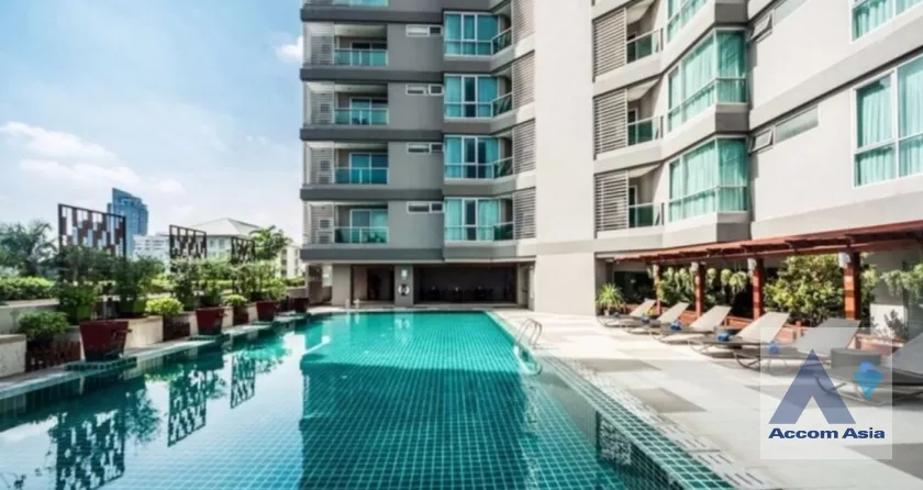  1 Bedroom  Apartment For Rent in Sukhumvit, Bangkok  near BTS Phrom Phong (AA30976)