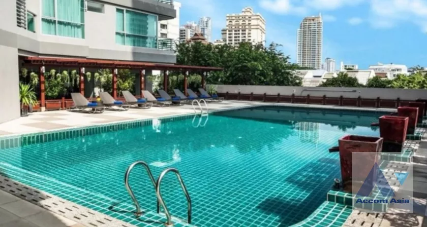  1 Bedroom  Apartment For Rent in Sukhumvit, Bangkok  near BTS Phrom Phong (AA30977)