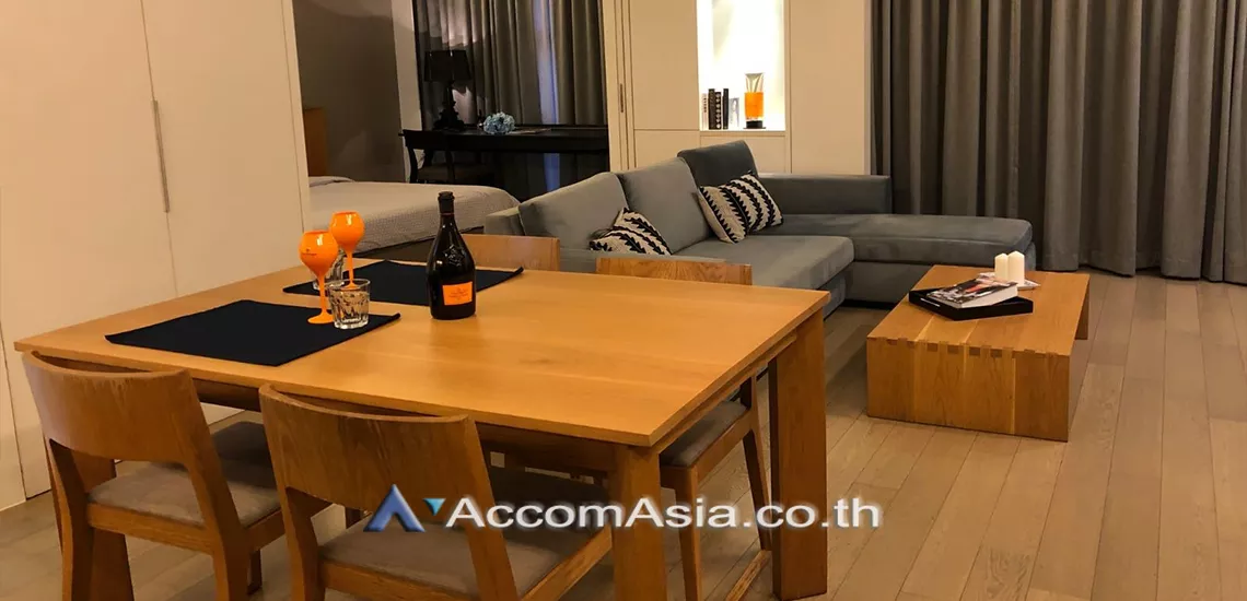  1 Bedroom  Condominium For Rent in Sukhumvit, Bangkok  near BTS Ekkamai (AA31044)