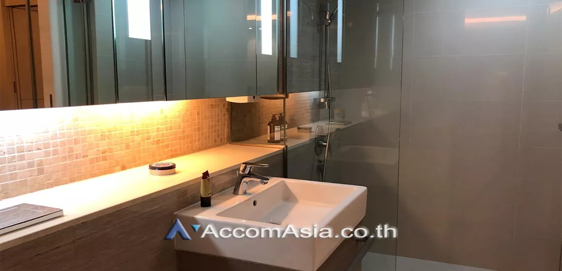  1 Bedroom  Condominium For Rent in Sukhumvit, Bangkok  near BTS Ekkamai (AA31044)