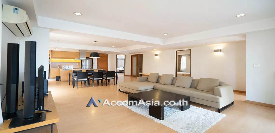  3 Bedrooms  Apartment For Rent in Sukhumvit, Bangkok  near BTS Phrom Phong (AA31045)