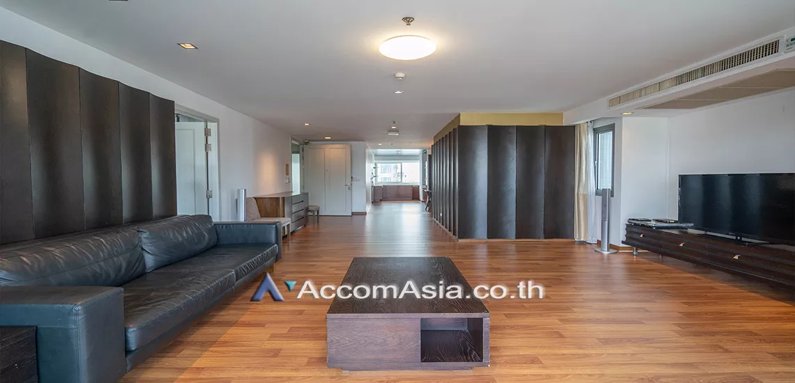  3 Bedrooms  Apartment For Rent in Sukhumvit, Bangkok  near BTS Thong Lo (AA31090)