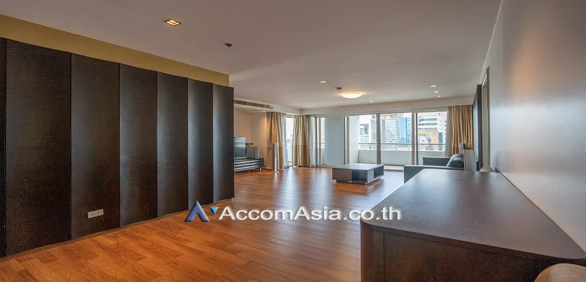  3 Bedrooms  Apartment For Rent in Sukhumvit, Bangkok  near BTS Thong Lo (AA31090)