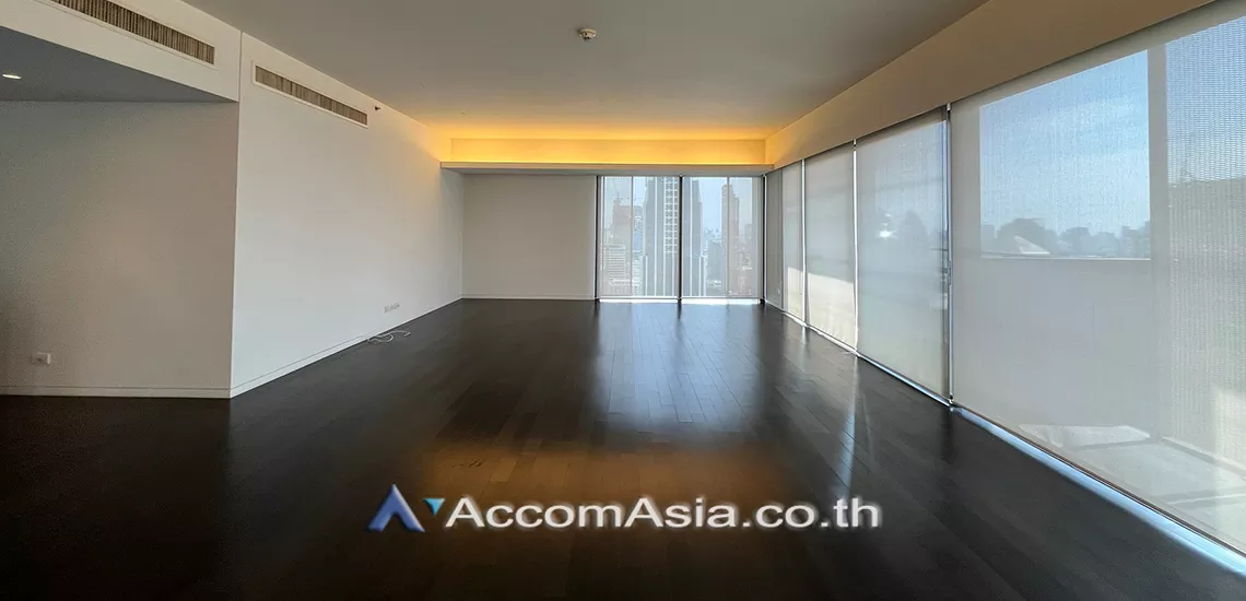  2 Bedrooms  Condominium For Rent in Ploenchit, Bangkok  near BTS Ratchadamri (AA31113)