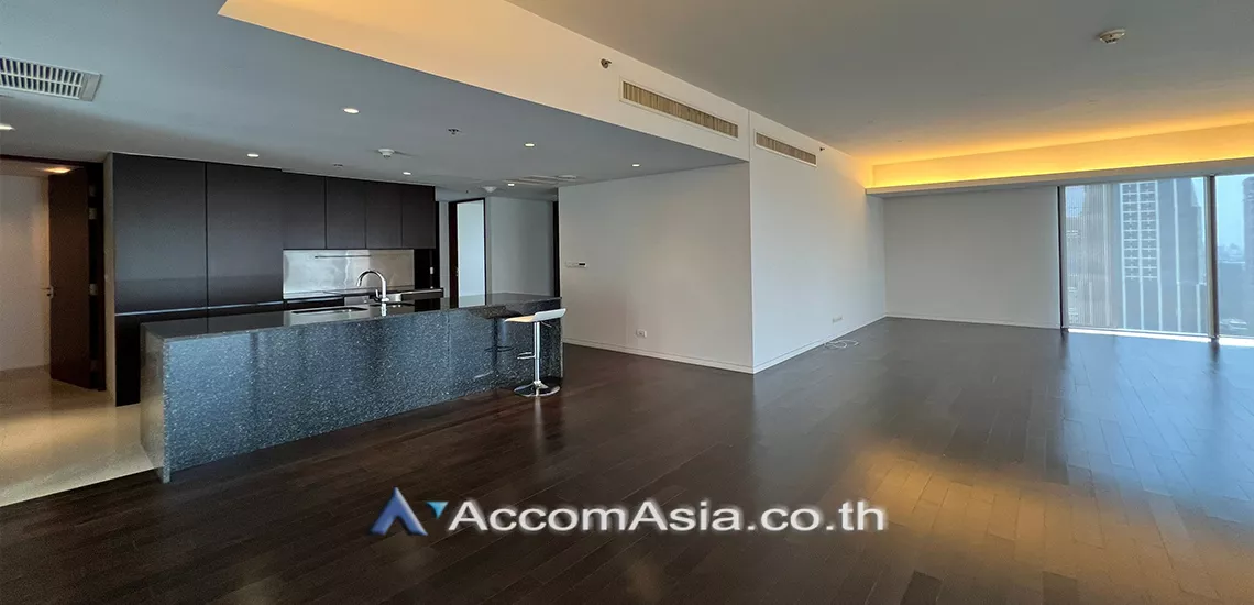  2 Bedrooms  Condominium For Rent in Ploenchit, Bangkok  near BTS Ratchadamri (AA31113)