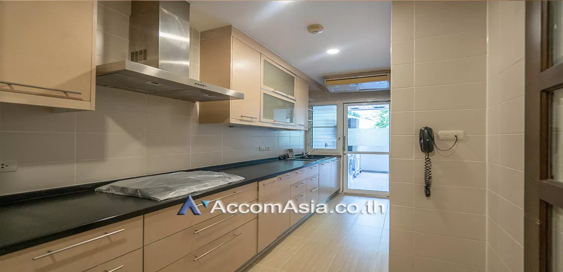 Pet friendly |  2 Bedrooms  Apartment For Rent in Sukhumvit, Bangkok  near BTS Phrom Phong (AA31119)