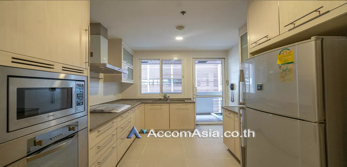 Pet friendly |  3 Bedrooms  Apartment For Rent in Sukhumvit, Bangkok  near BTS Phrom Phong (AA31120)