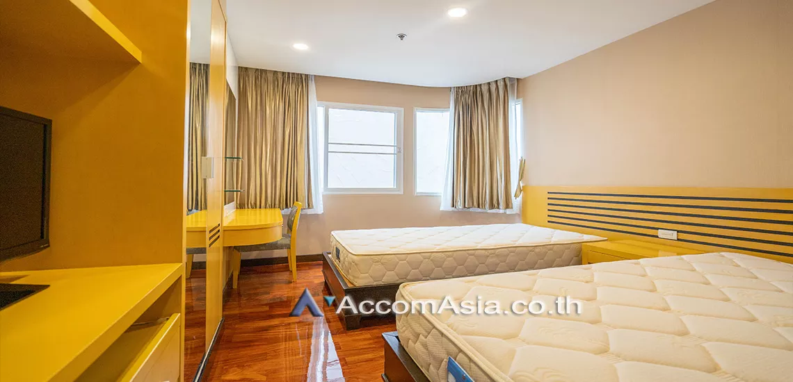 Pet friendly |  3 Bedrooms  Apartment For Rent in Sukhumvit, Bangkok  near BTS Phrom Phong (AA31120)