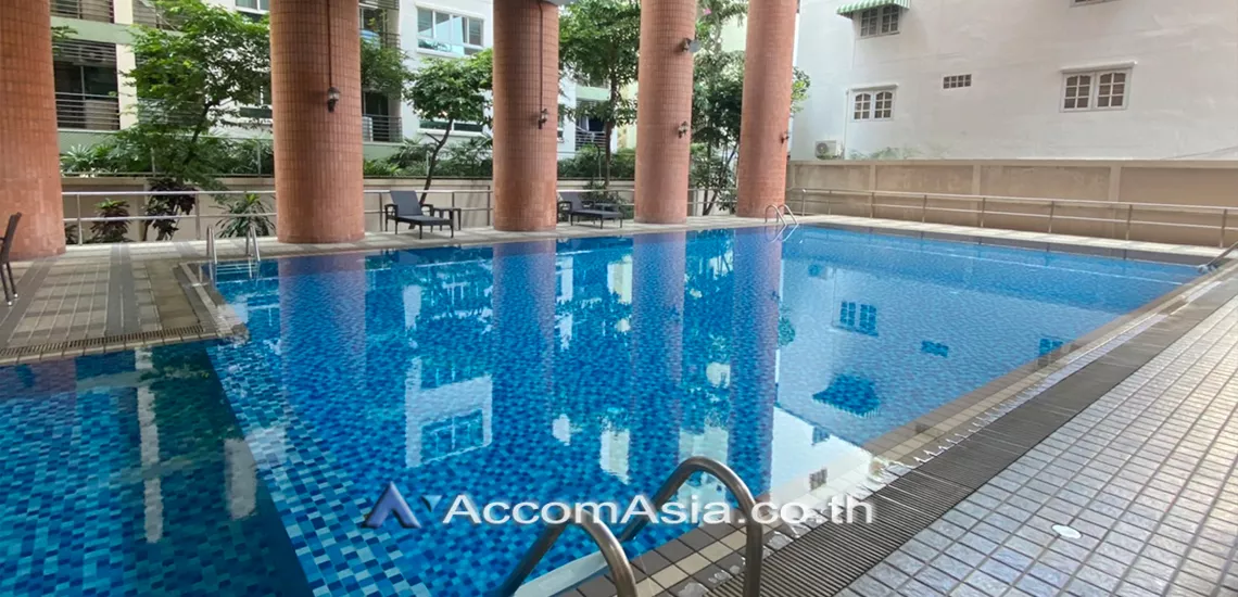  3 Bedrooms  Condominium For Rent in Sukhumvit, Bangkok  near BTS Phrom Phong (AA31190)