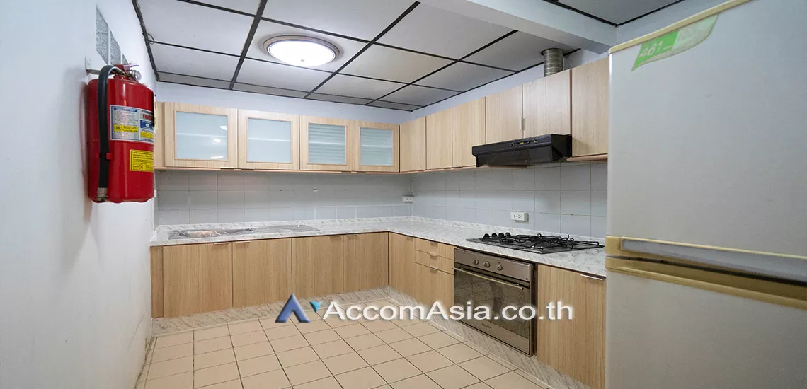 Big Balcony, Pet friendly |  2 Bedrooms  Apartment For Rent in Sukhumvit, Bangkok  near BTS Asok - MRT Sukhumvit (AA31202)