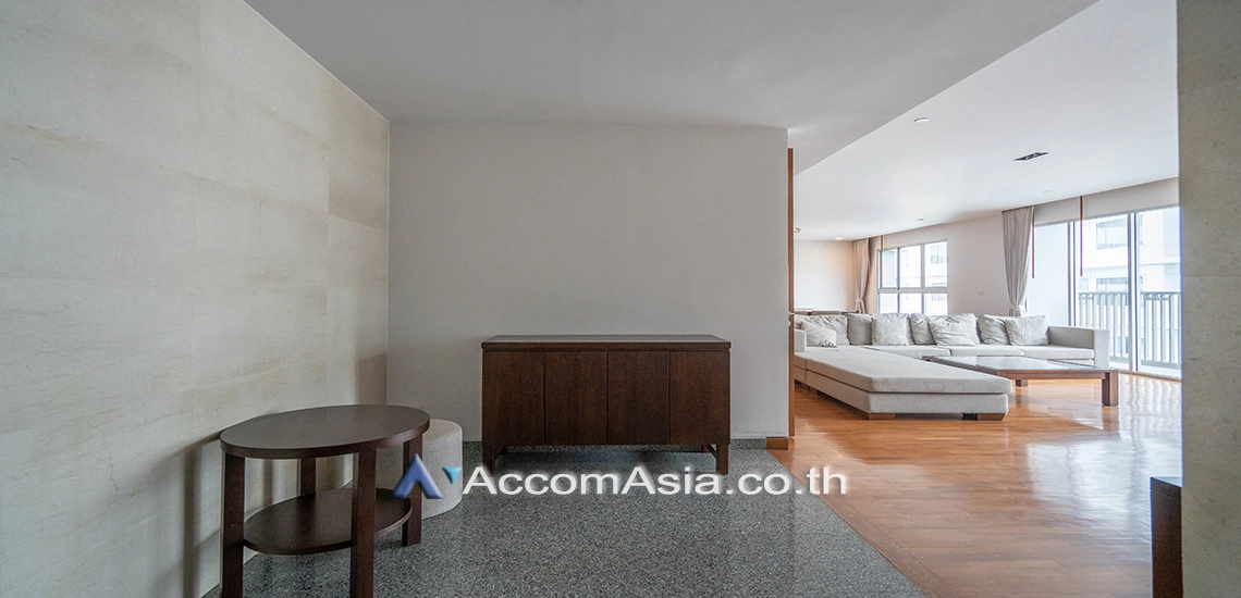 Pet friendly |  3 Bedrooms  Apartment For Rent in Sukhumvit, Bangkok  near BTS Asok - MRT Sukhumvit (AA31203)