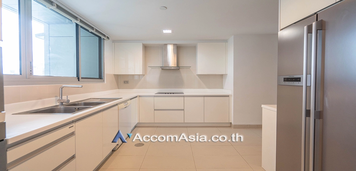 Pet friendly |  3 Bedrooms  Apartment For Rent in Sukhumvit, Bangkok  near BTS Asok - MRT Sukhumvit (AA31203)