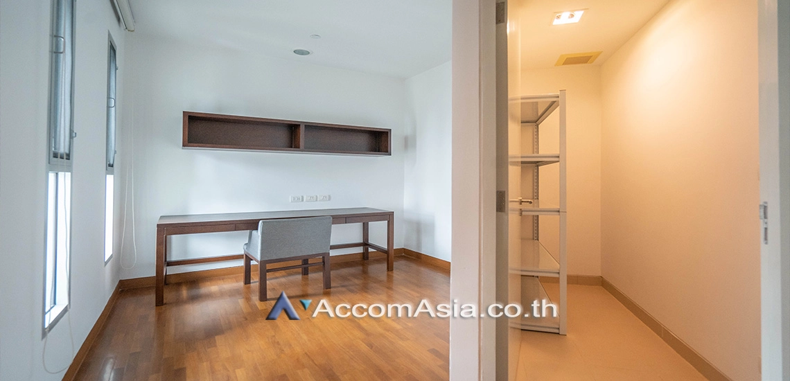 Pet friendly |  4 Bedrooms  Apartment For Rent in Sukhumvit, Bangkok  near BTS Asok - MRT Sukhumvit (AA31208)