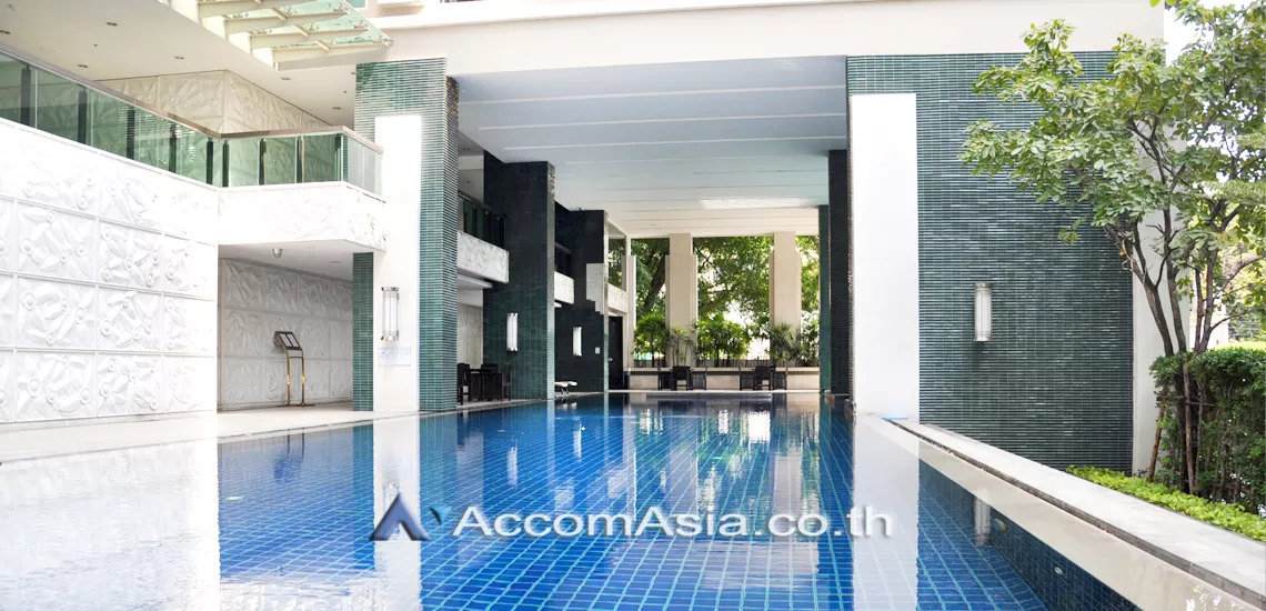  2 Bedrooms  Condominium For Sale in Ploenchit, Bangkok  near BTS Chitlom (AA31210)