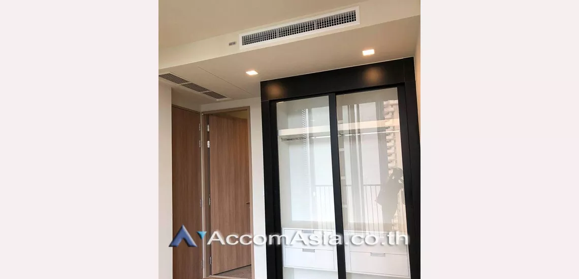  1 Bedroom  Condominium For Sale in Sukhumvit, Bangkok  near BTS Phrom Phong (AA31229)