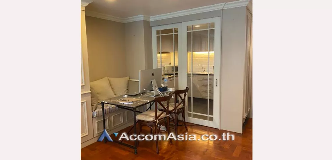  1 Bedroom  Condominium For Rent in Ploenchit, Bangkok  near BTS Ratchadamri (AA31251)