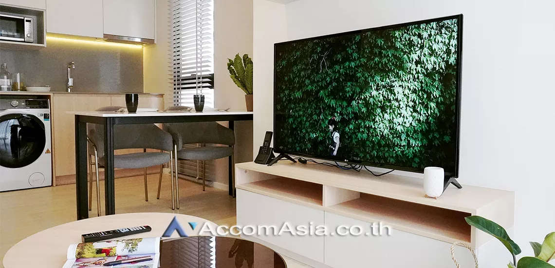  1 Bedroom  Apartment For Rent in Ploenchit, Bangkok  near BTS Chitlom (AA31303)