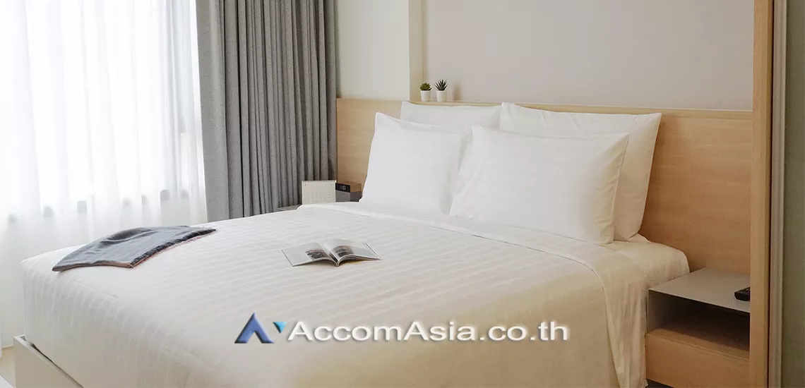  1 Bedroom  Apartment For Rent in Ploenchit, Bangkok  near BTS Chitlom (AA31303)