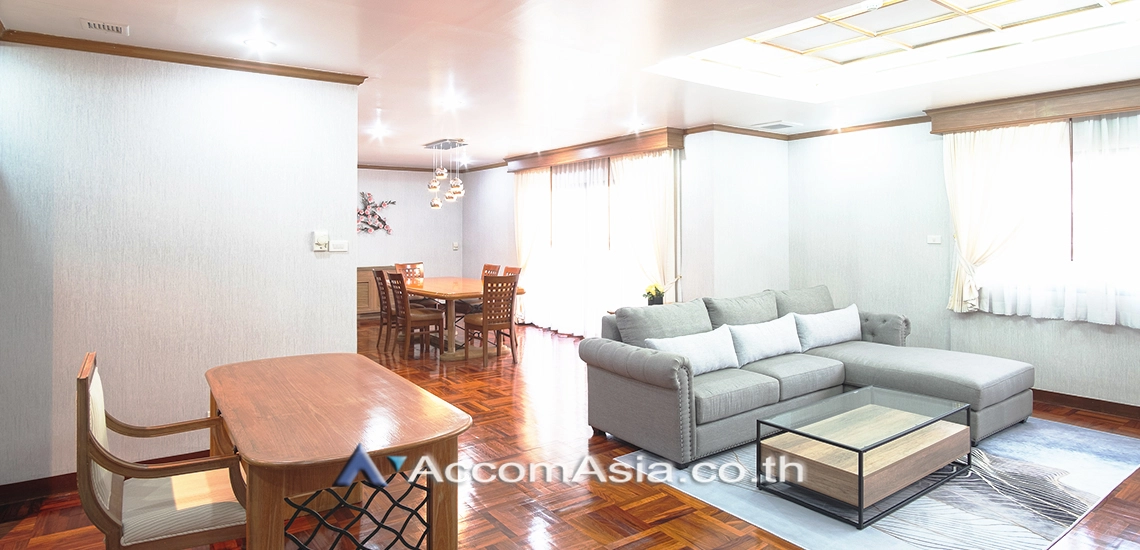  4 Bedrooms  Apartment For Rent in Sukhumvit, Bangkok  near BTS Thong Lo (AA31333)