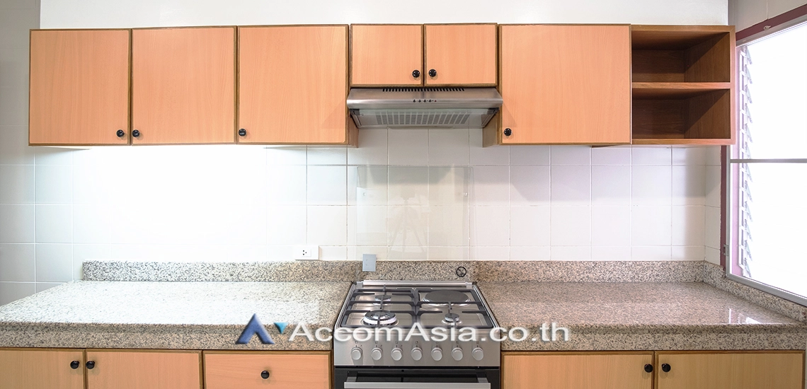  4 Bedrooms  Apartment For Rent in Sukhumvit, Bangkok  near BTS Thong Lo (AA31333)