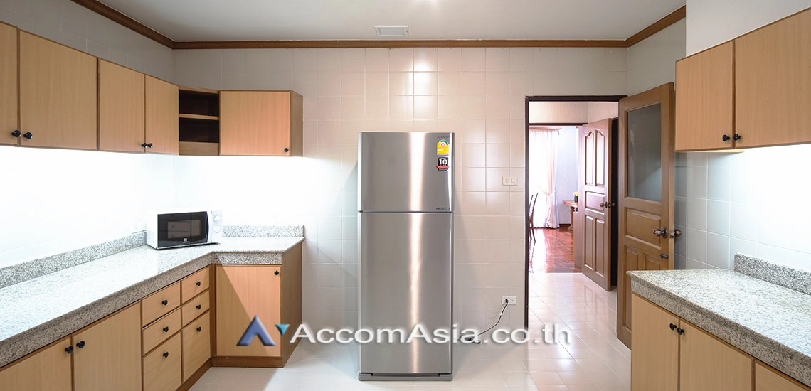  4 Bedrooms  Apartment For Rent in Sukhumvit, Bangkok  near BTS Thong Lo (AA31333)