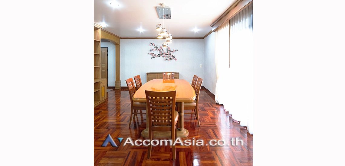  4 Bedrooms  Apartment For Rent in Sukhumvit, Bangkok  near BTS Thong Lo (AA31333)