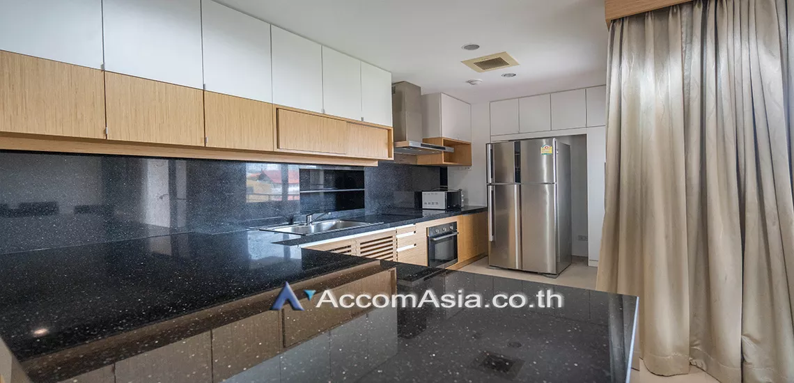  3 Bedrooms  Apartment For Rent in Sukhumvit, Bangkok  near BTS Thong Lo (AA31334)