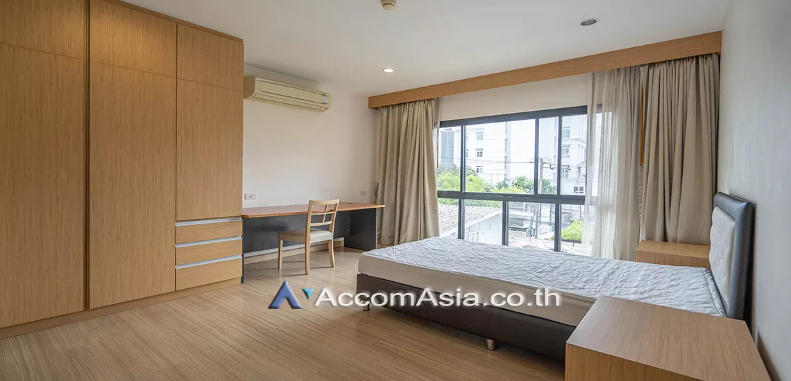  3 Bedrooms  Apartment For Rent in Sukhumvit, Bangkok  near BTS Thong Lo (AA31334)