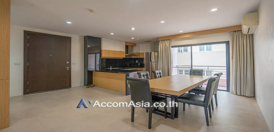  3 Bedrooms  Apartment For Rent in Sukhumvit, Bangkok  near BTS Thong Lo (AA31335)