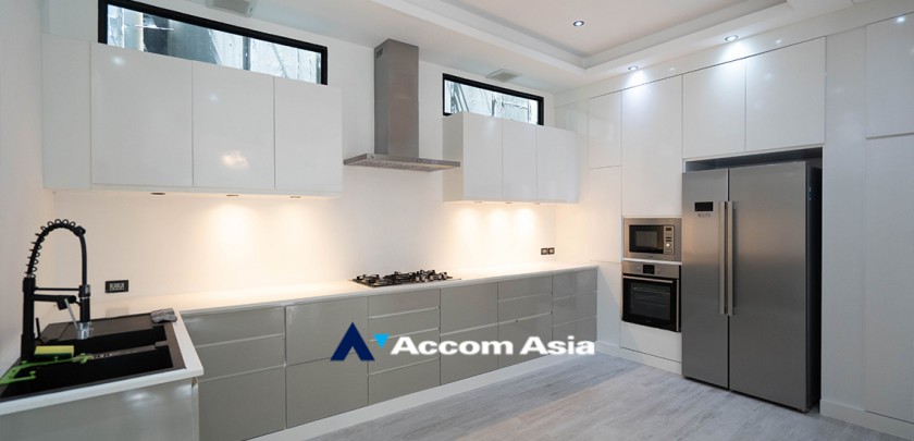 Home Office, Big Balcony |  3 Bedrooms  Townhouse For Rent & Sale in Sukhumvit, Bangkok  near BTS Asok - MRT Sukhumvit (AA31361)