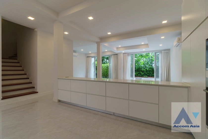 9  4 br Townhouse For Rent in Sukhumvit ,Bangkok BTS Thong Lo at House in garden compound with pool AA31712