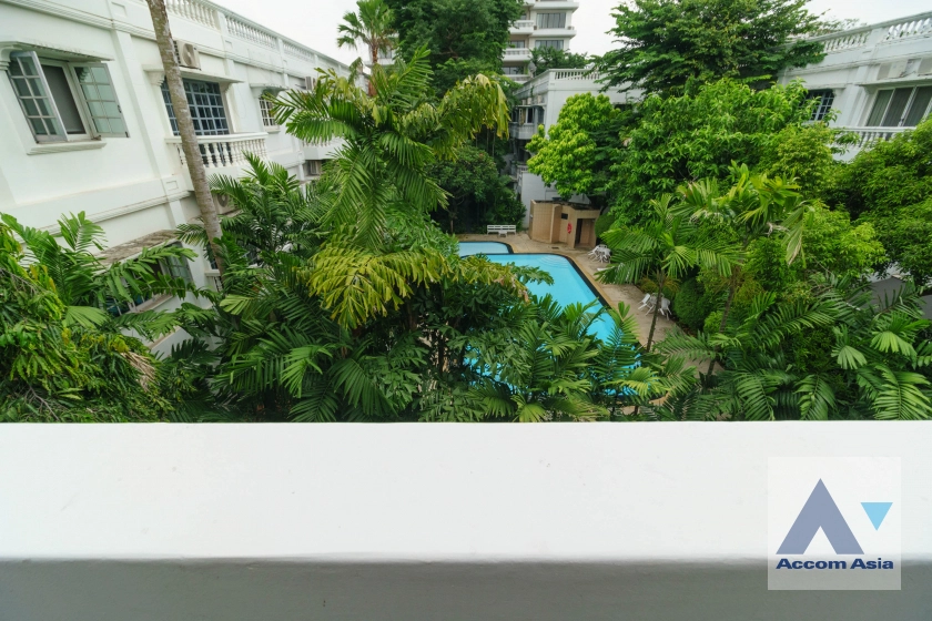 34  4 br Townhouse For Rent in Sukhumvit ,Bangkok BTS Thong Lo at House in garden compound with pool AA31712