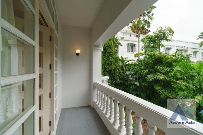 17  4 br Townhouse For Rent in Sukhumvit ,Bangkok BTS Thong Lo at House in garden compound with pool AA31712