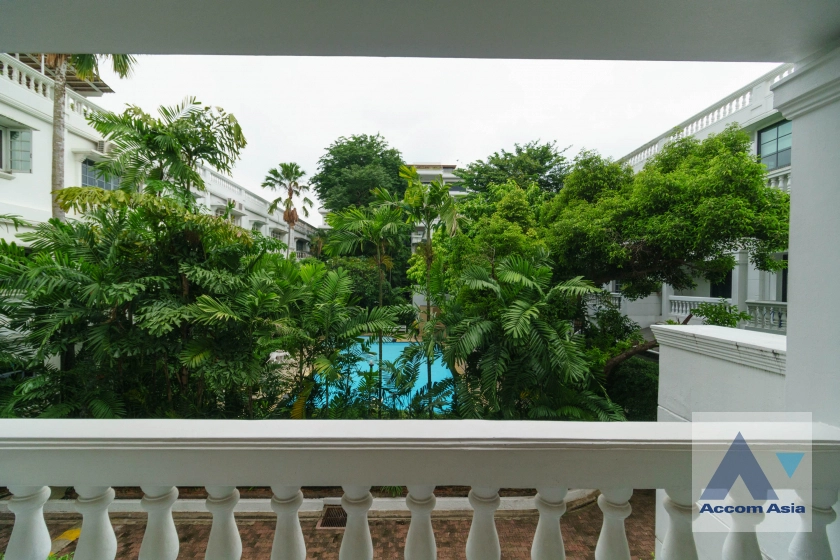 23  4 br Townhouse For Rent in Sukhumvit ,Bangkok BTS Thong Lo at House in garden compound with pool AA31712