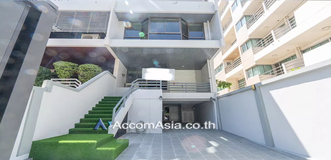 Home Office |  4 Bedrooms  Townhouse For Rent & Sale in Sukhumvit, Bangkok  near BTS Thong Lo (AA31736)